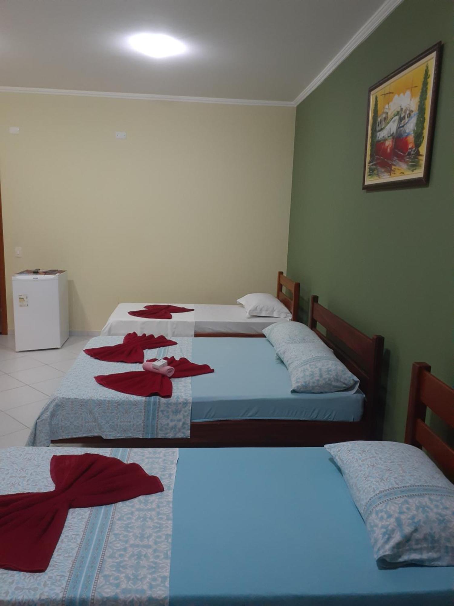 Suites Ubatuba Praia Da Lagoinha Bilik gambar